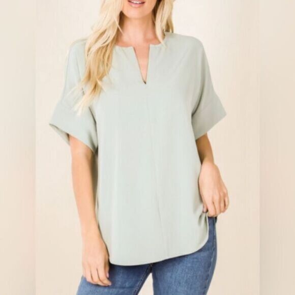 NWOT Plus Size Green Short Sleeve V Neck Lightweight Blouse Top - Size XXL - Picture 1 of 5